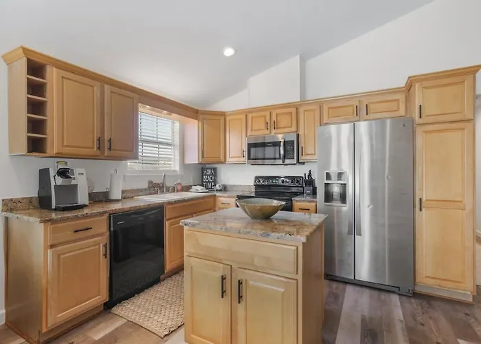 Entire Duplex Walk To Private Pool Large Deck *