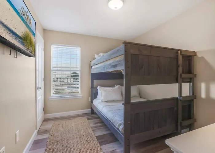 Entire Duplex Walk To Private Pool Large Deck *